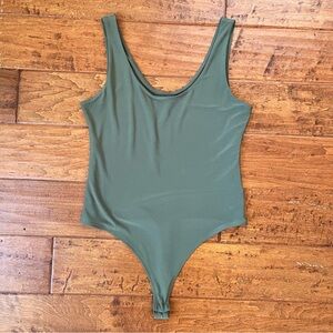 Leith Green Scoop Neck Bodysuit Medium